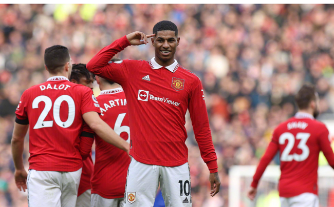 单赛季300+三分！华子比斯利同日解锁里程碑：比肩三大球星库里独一档