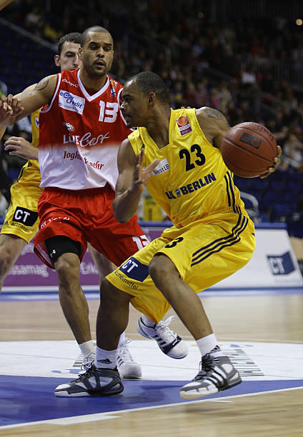 体育直击CBA：吉林105-97胜同曦取开门红